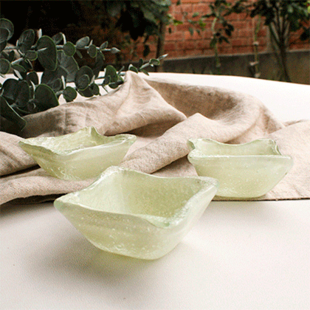 Set of 3 white rustic dipping bowl