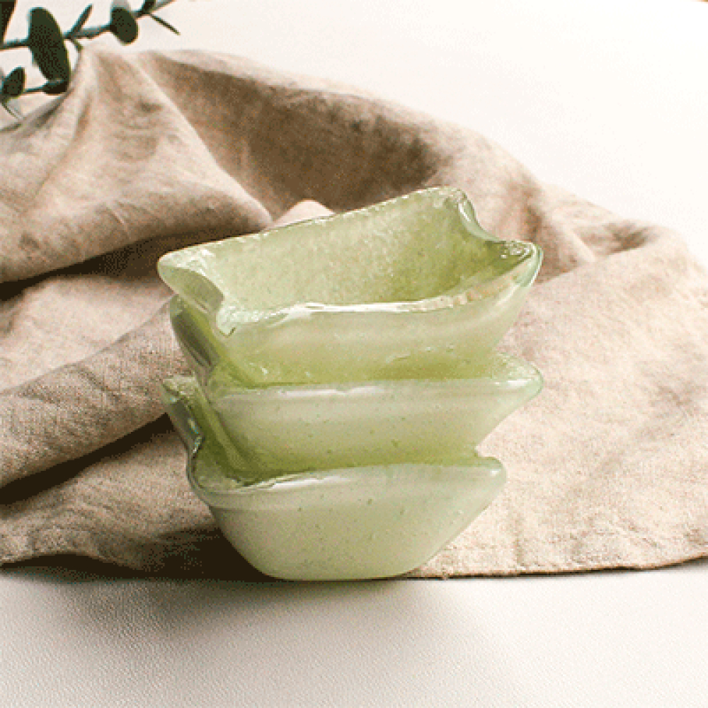 Set of 3 white rustic dipping bowl