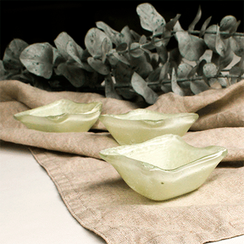 Set of 3 white rustic dipping bowl