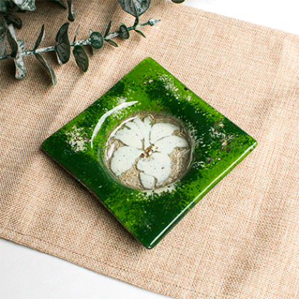 Set of 6 green plates