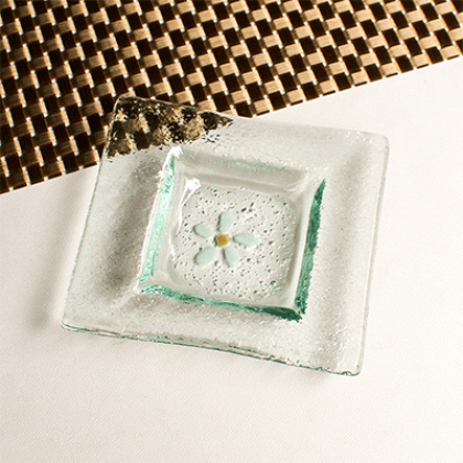 Set of 6 transparent plates