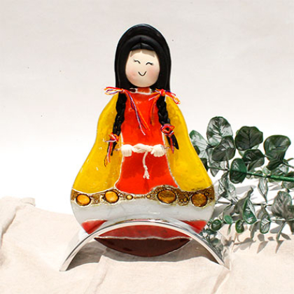 Cholita amarilla sculpture
