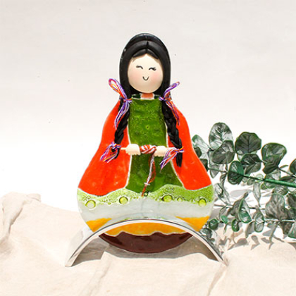 cholita verde sculpture